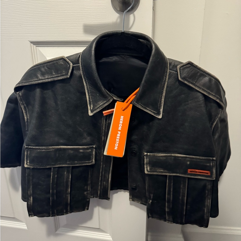 NEW NEW Heron Preston (size M)
distressed cropped leather shirt